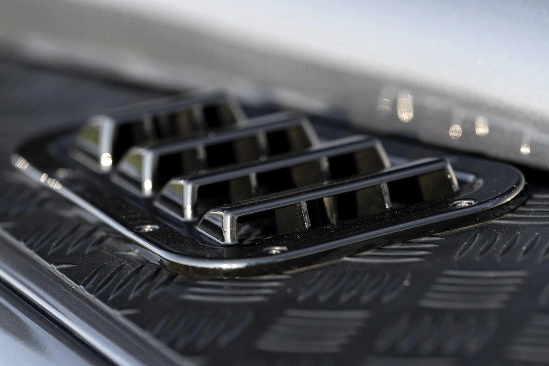 2015 Land Rover Defender 90 - Image 16 of 31