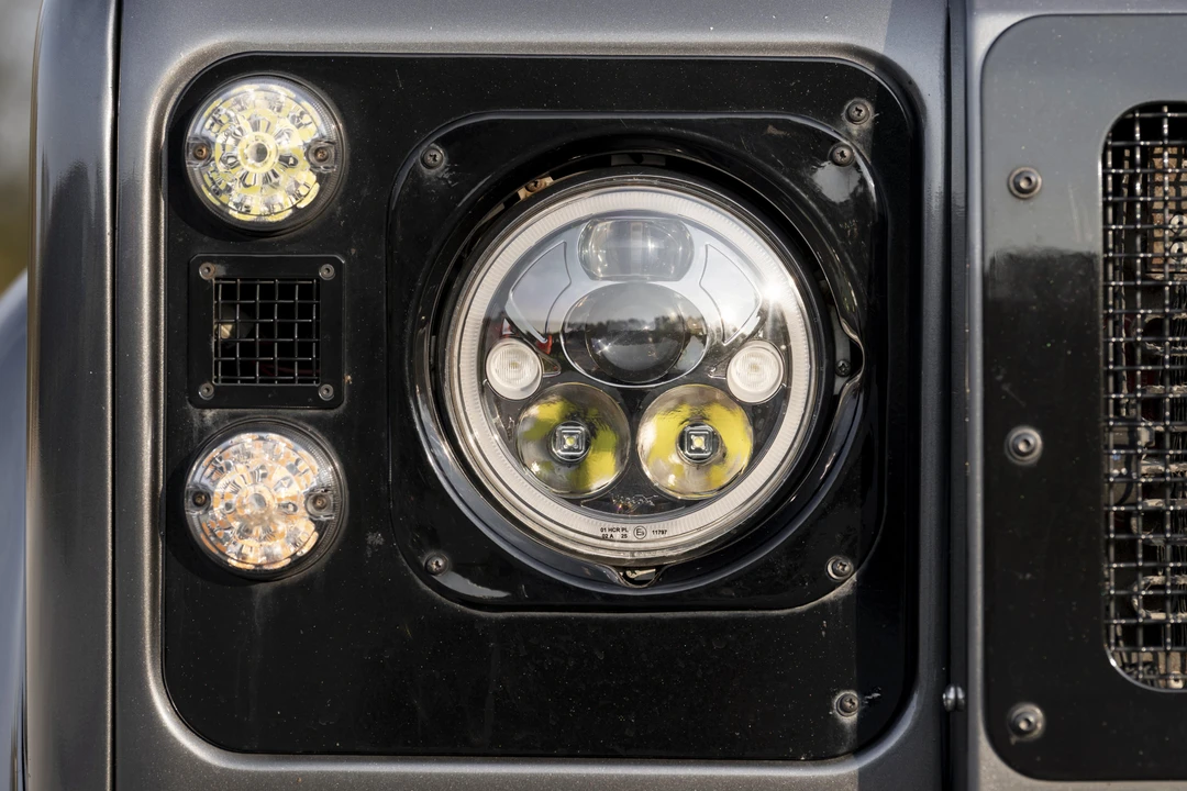 2015 Land Rover Defender 90 - Image 24 of 31