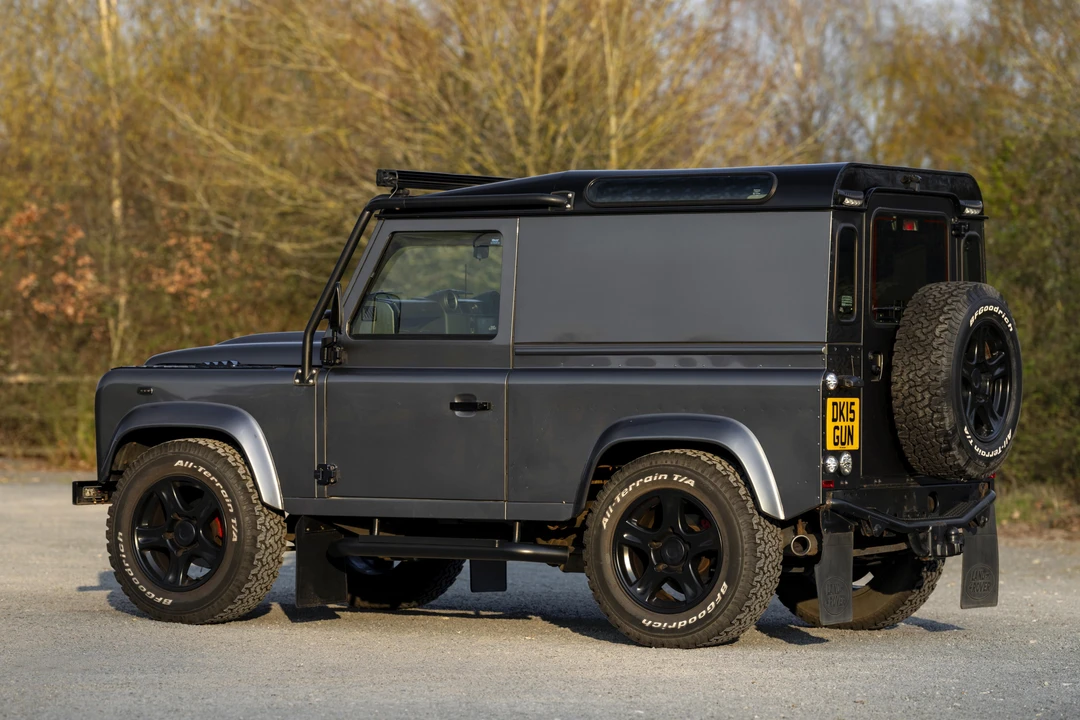 2015 Land Rover Defender 90 - Image 7 of 31