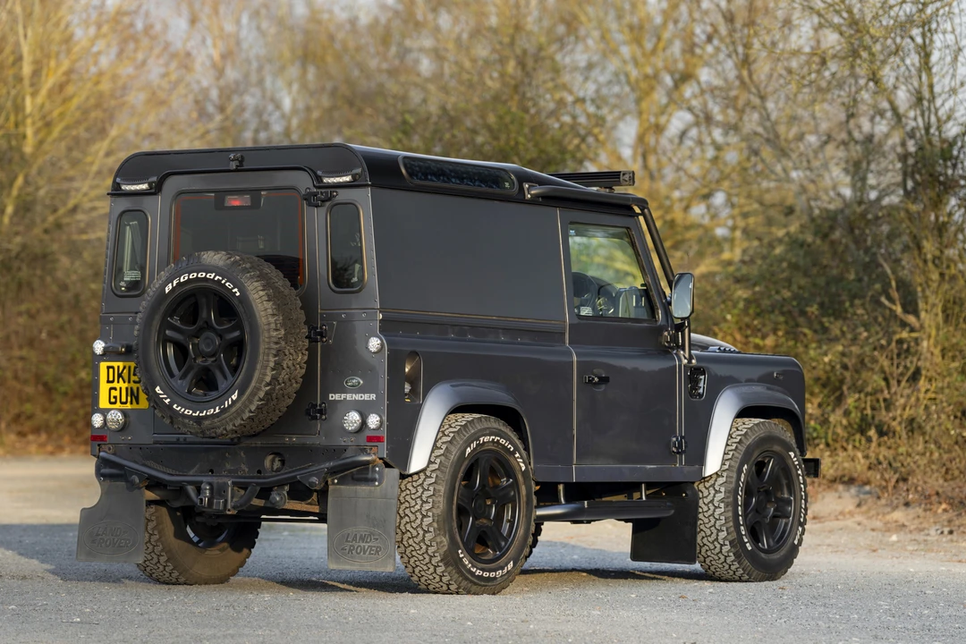 2015 Land Rover Defender 90 - Image 5 of 31