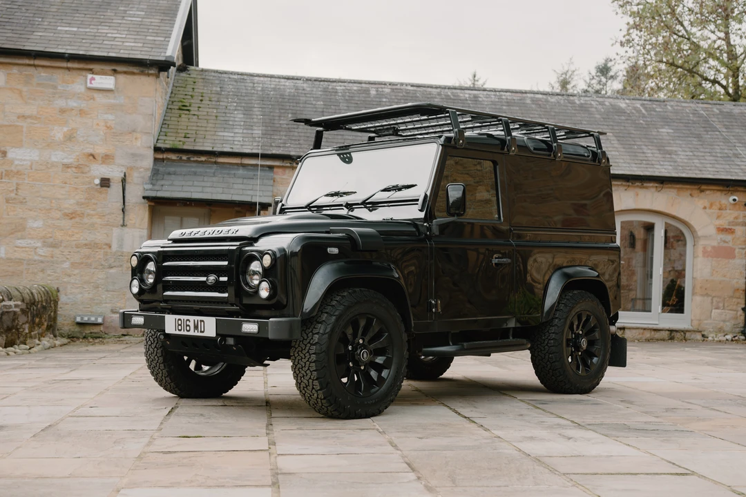 2015 Land Rover Defender 90 - Image 4 of 31