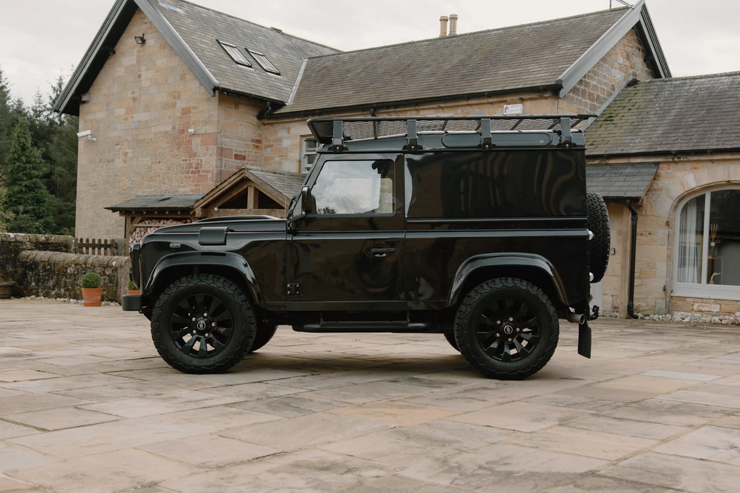 2015 Land Rover Defender 90 - Image 13 of 31