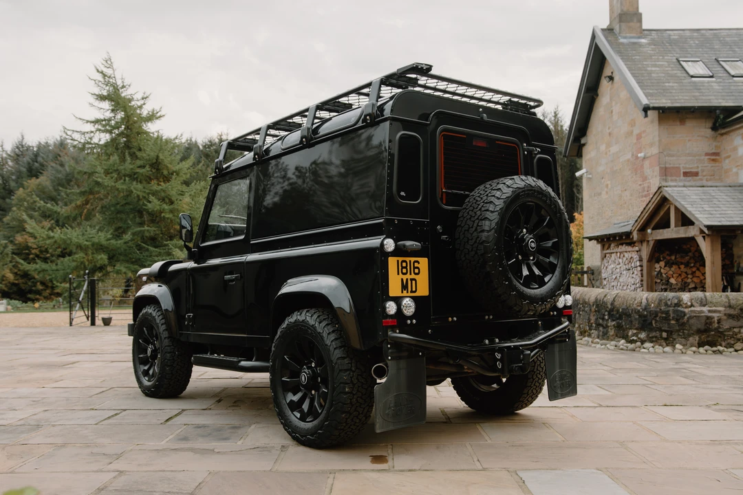 2015 Land Rover Defender 90 - Image 14 of 31