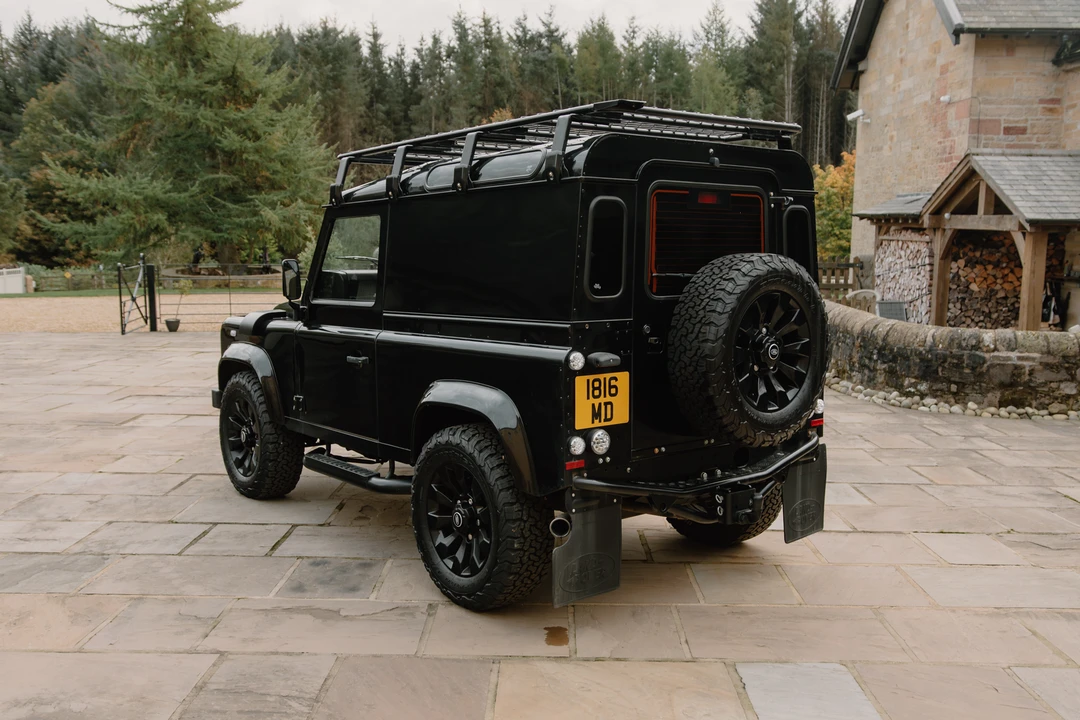 2015 Land Rover Defender 90 - Image 6 of 31