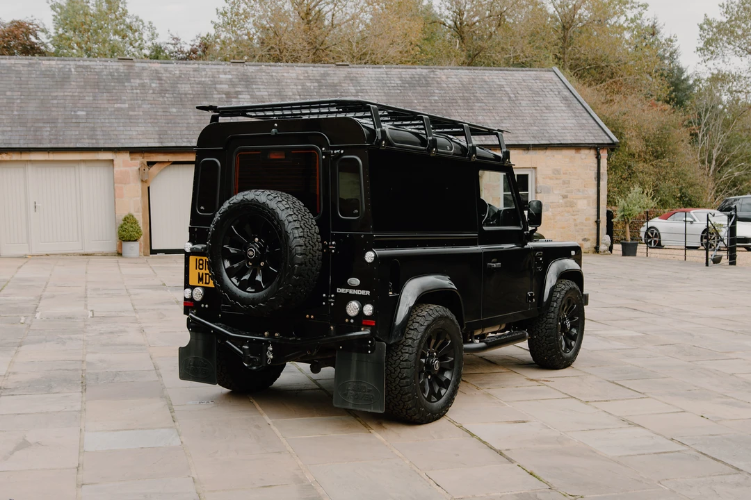 2015 Land Rover Defender 90 - Image 16 of 31