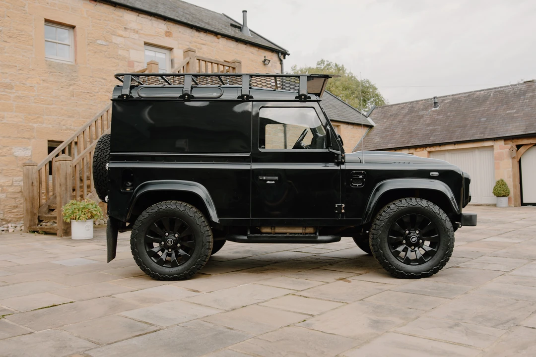 2015 Land Rover Defender 90 - Image 17 of 31