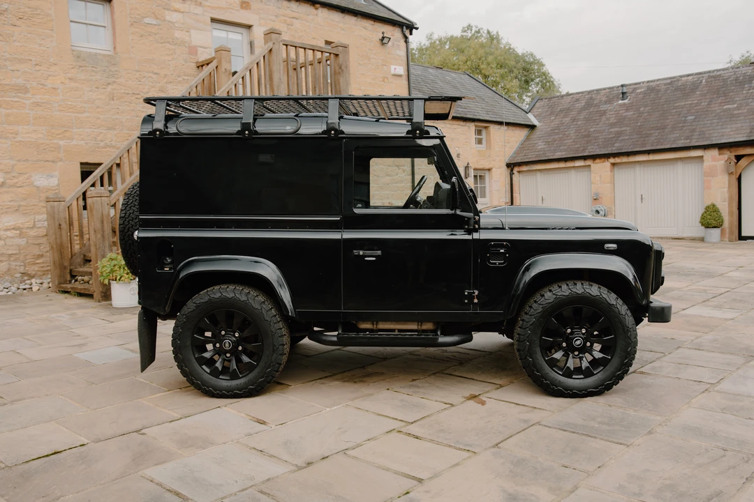 2015 Land Rover Defender 90 - Image 9 of 31