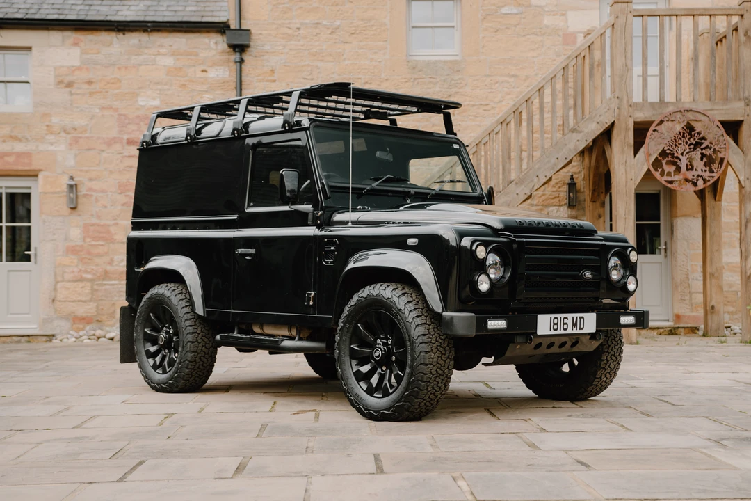 2015 Land Rover Defender 90 - Image 2 of 31