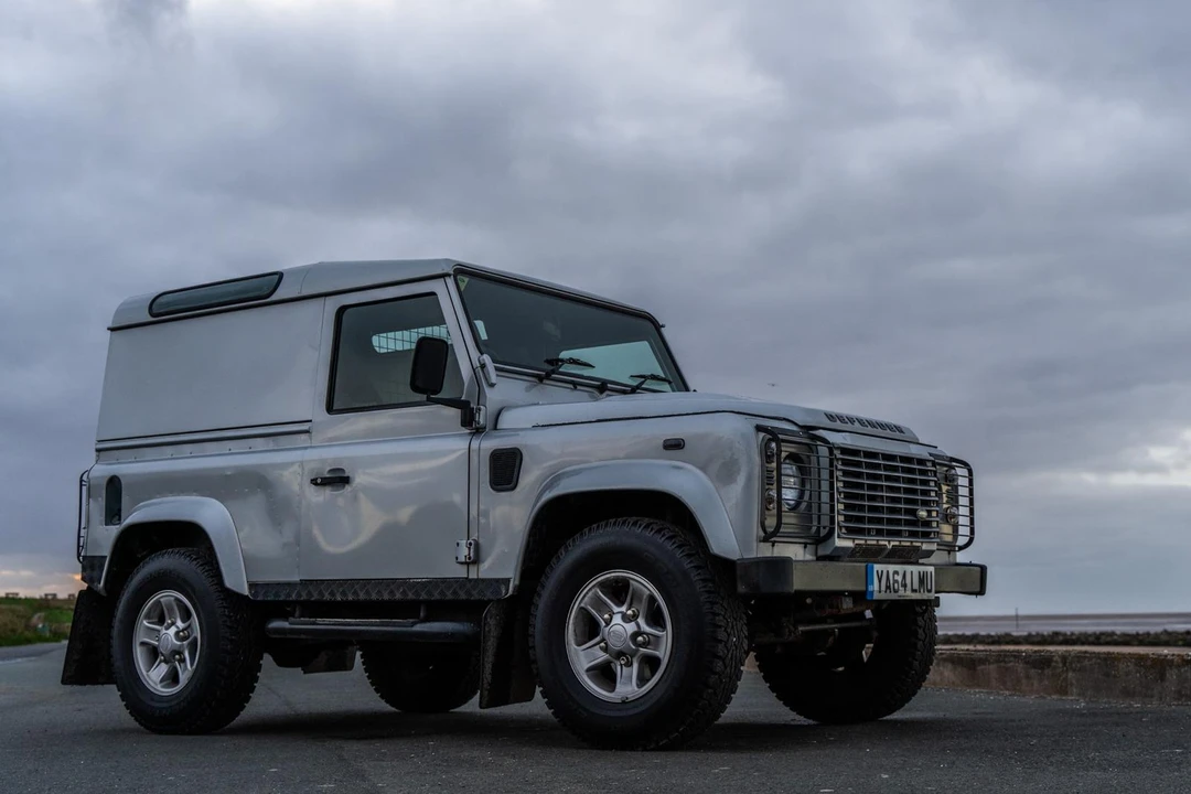 2015 Land Rover Defender 90 - Image 7 of 31