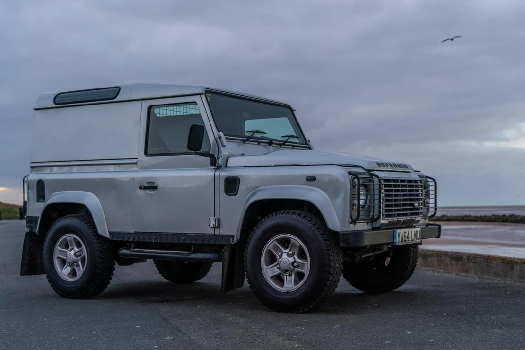 2015 Land Rover Defender 90 - Image 10 of 31