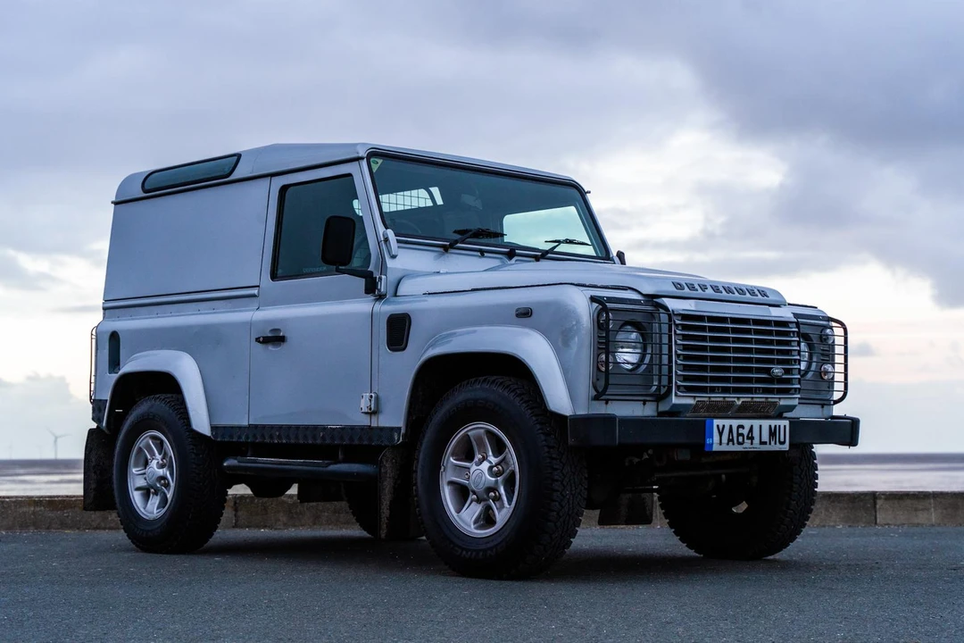 2015 Land Rover Defender 90 - Image 9 of 31