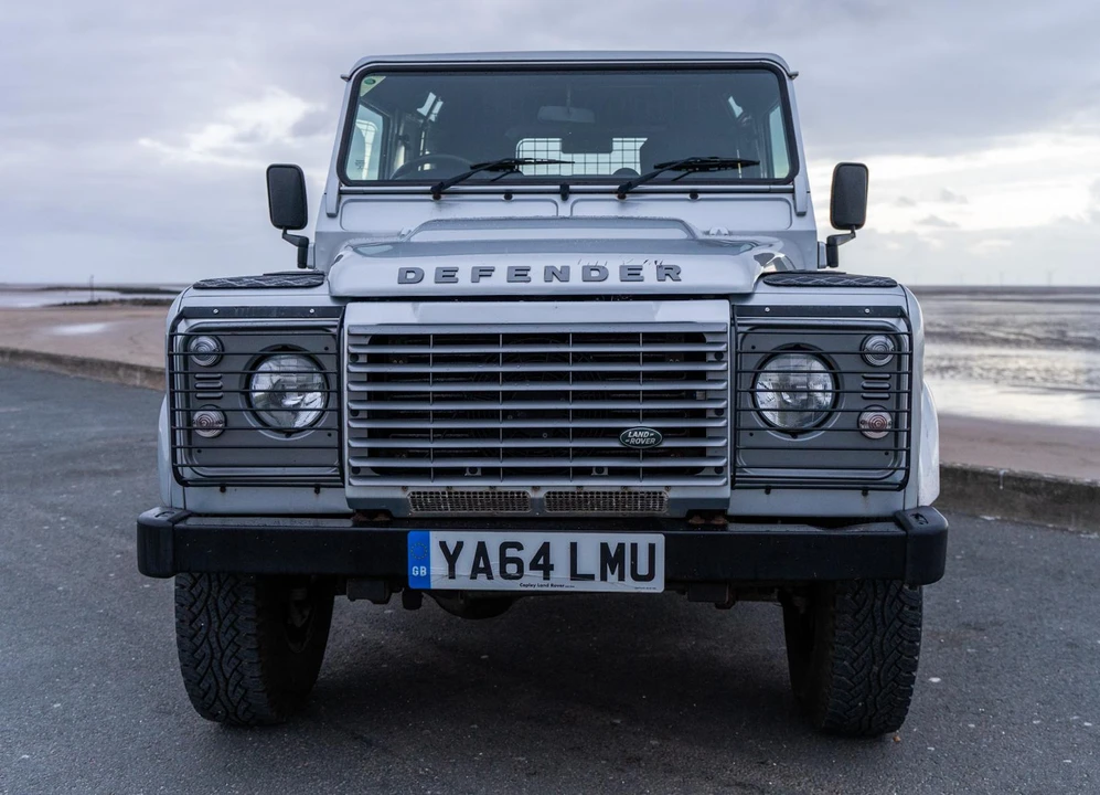 2015 Land Rover Defender 90 - Image 8 of 31
