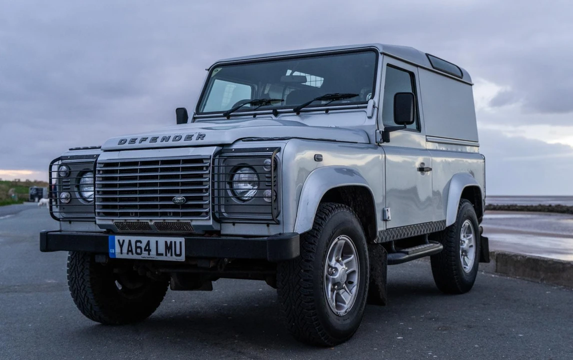 2015 Land Rover Defender 90 - Image 3 of 31
