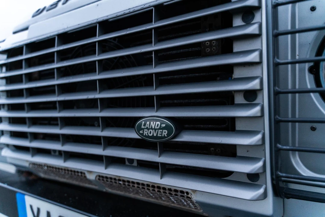 2015 Land Rover Defender 90 - Image 16 of 31