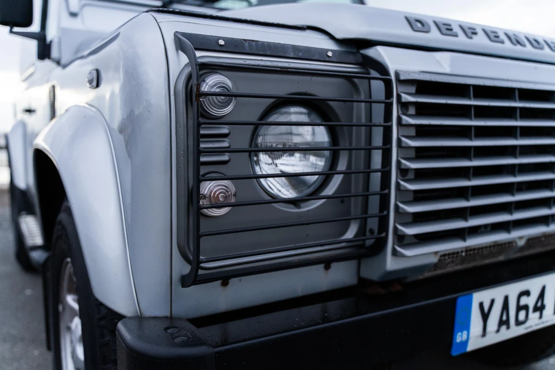 2015 Land Rover Defender 90 - Image 17 of 31