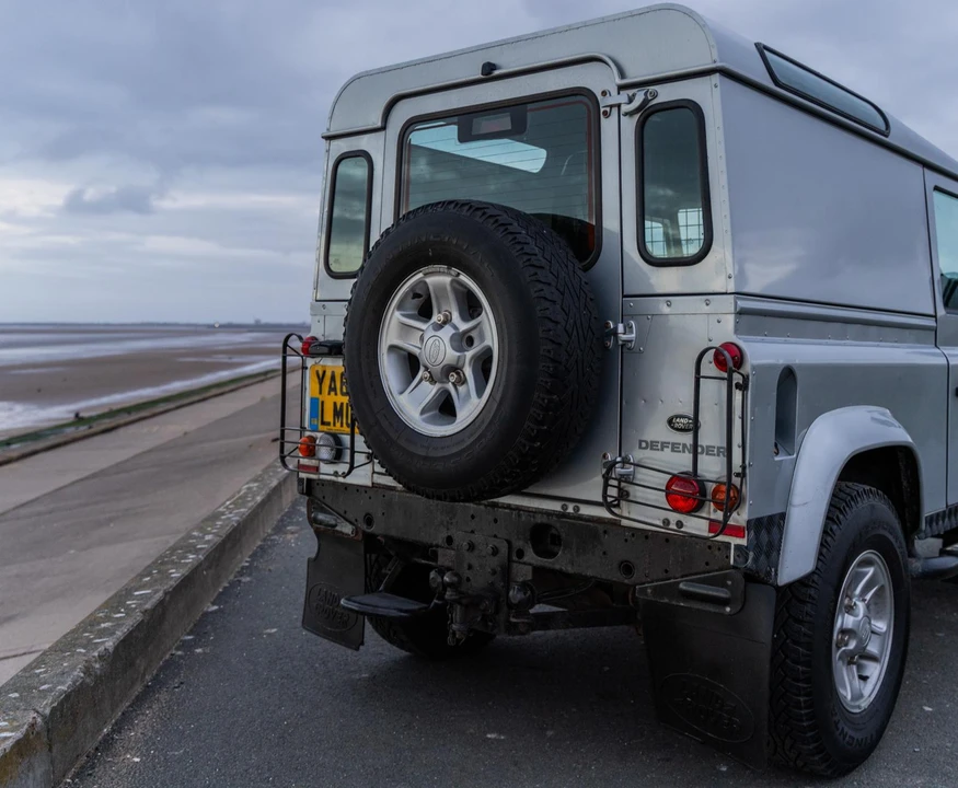 2015 Land Rover Defender 90 - Image 27 of 31