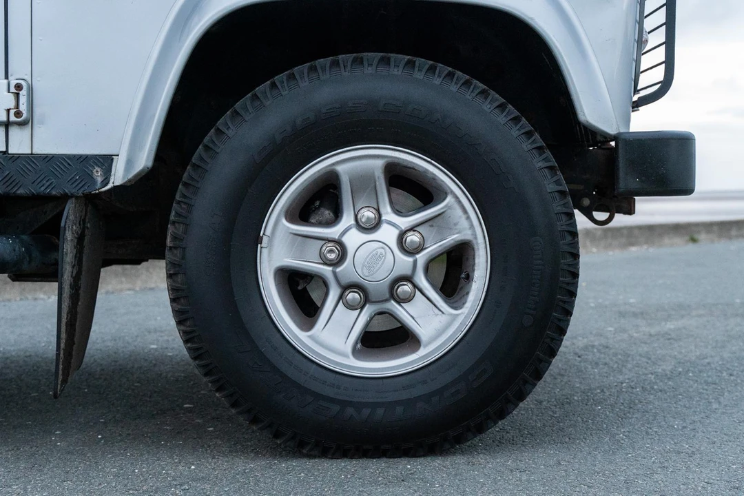2015 Land Rover Defender 90 - Image 29 of 31