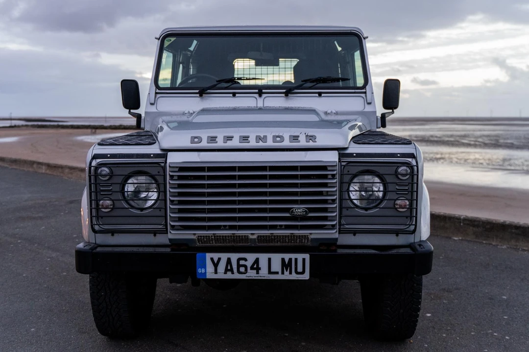 2015 Land Rover Defender 90 - Image 2 of 31