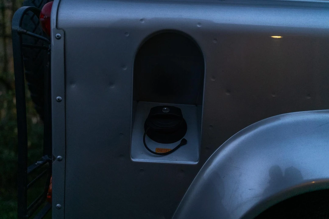 2015 Land Rover Defender 90 - Image 19 of 31