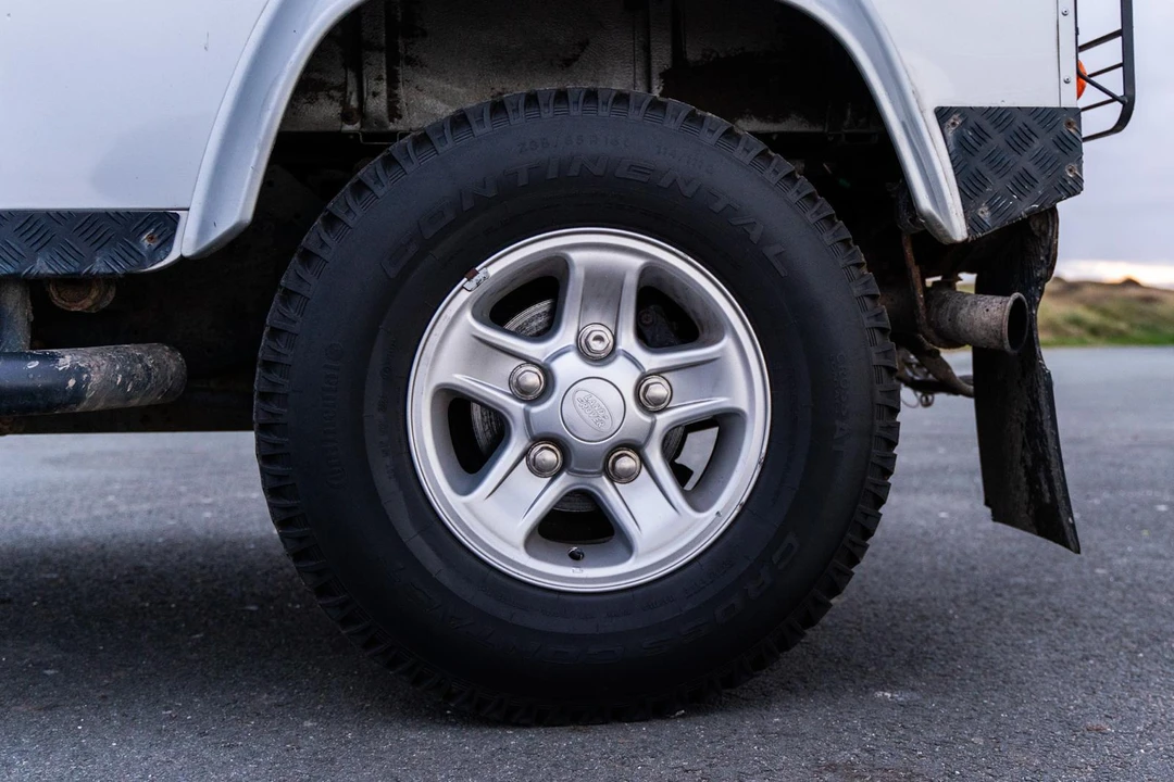 2015 Land Rover Defender 90 - Image 30 of 31