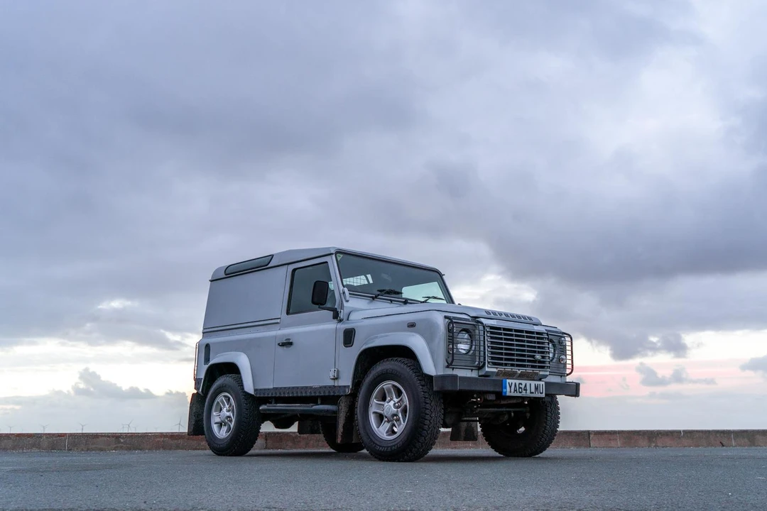 2015 Land Rover Defender 90 - Image 13 of 31