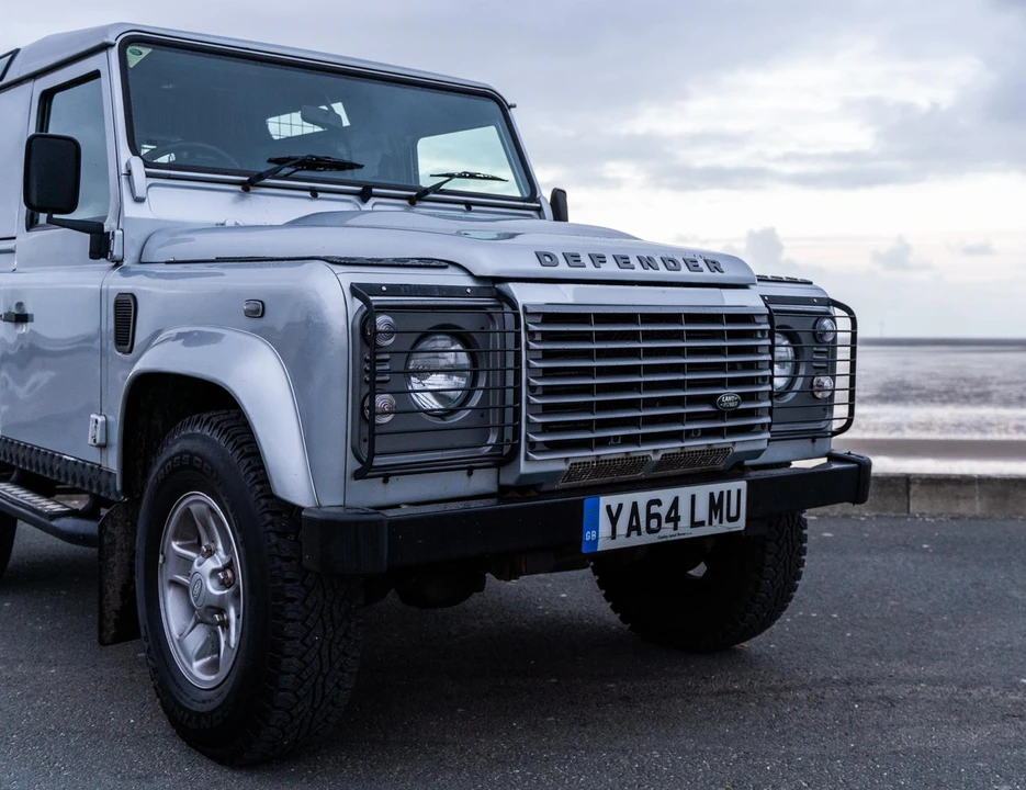 2015 Land Rover Defender 90 - Image 14 of 31