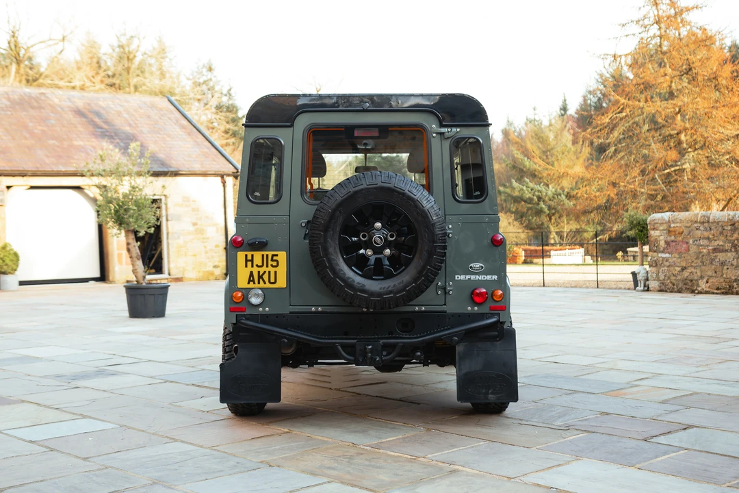 2015 Land Rover Defender 90 - Image 6 of 31