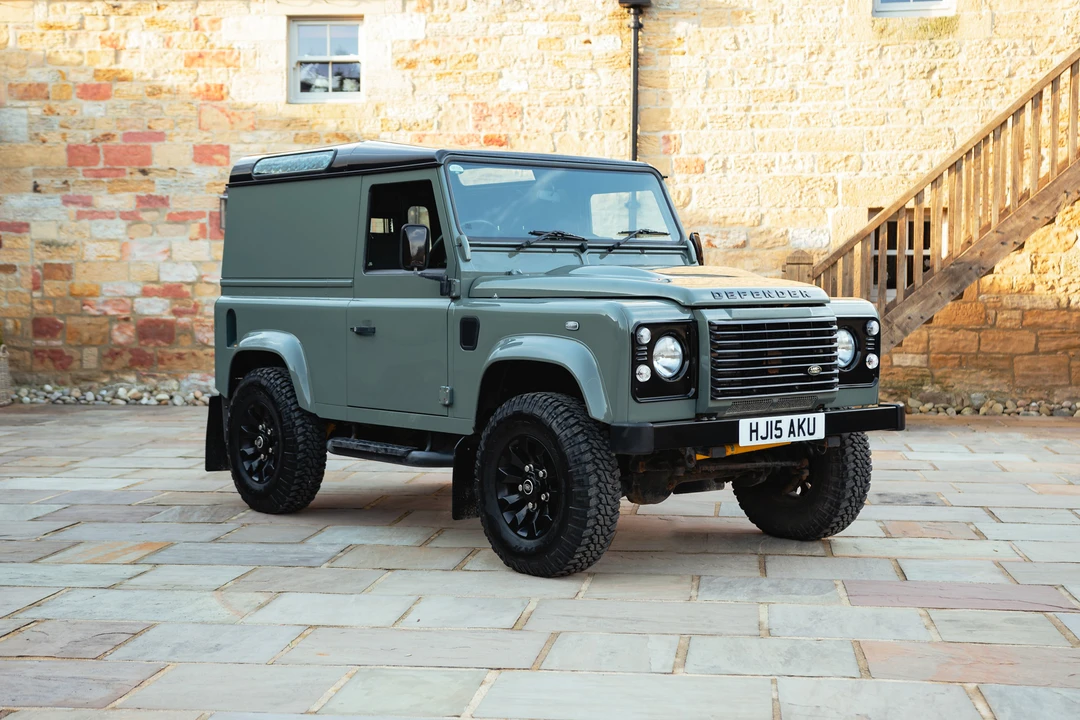 2015 Land Rover Defender 90 - Image 9 of 31