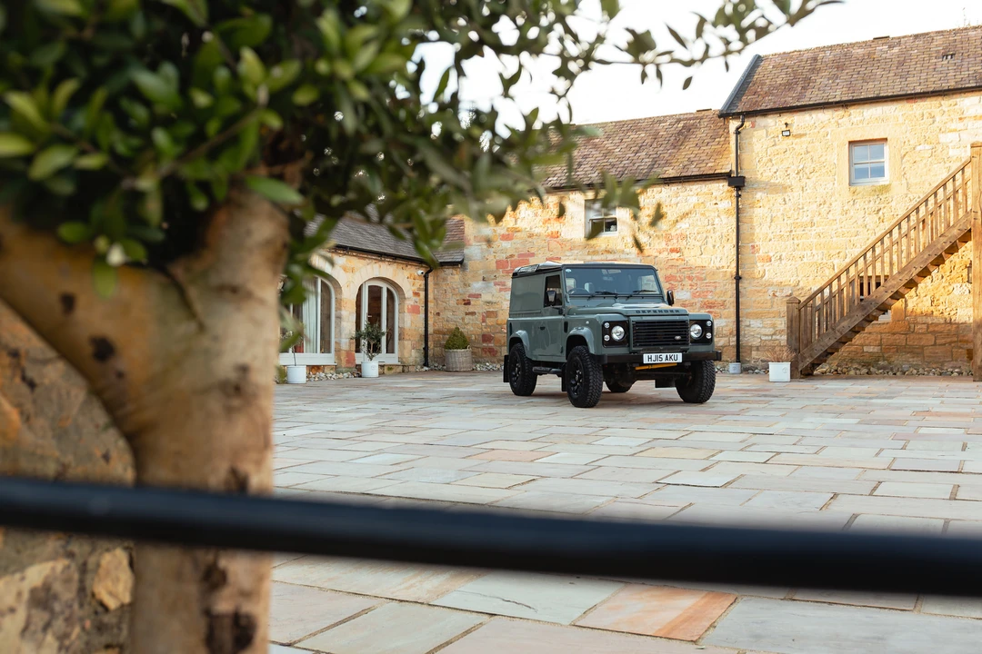 2015 Land Rover Defender 90 - Image 11 of 31