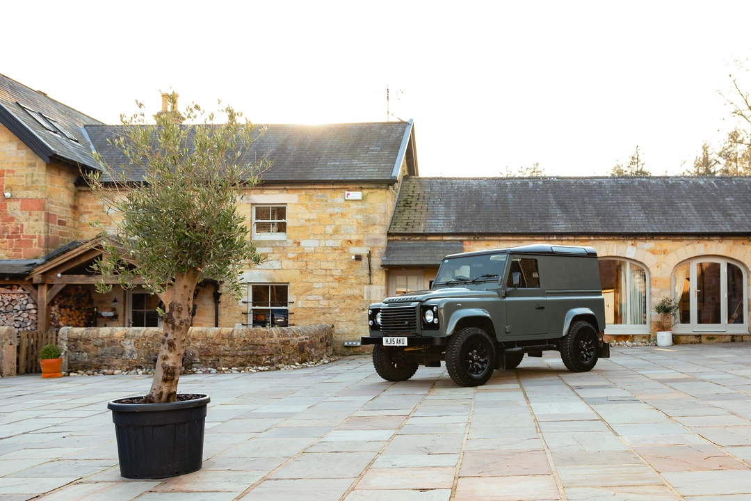 2015 Land Rover Defender 90 - Image 13 of 31