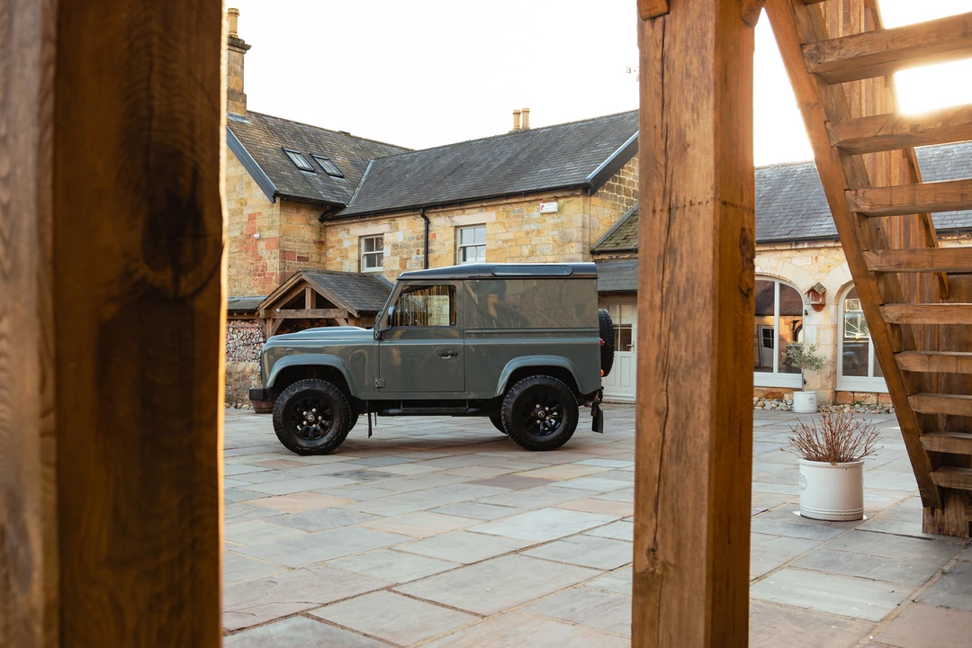 2015 Land Rover Defender 90 - Image 14 of 31