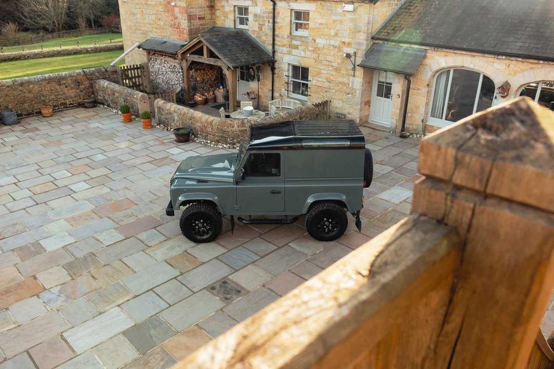 2015 Land Rover Defender 90 - Image 15 of 31