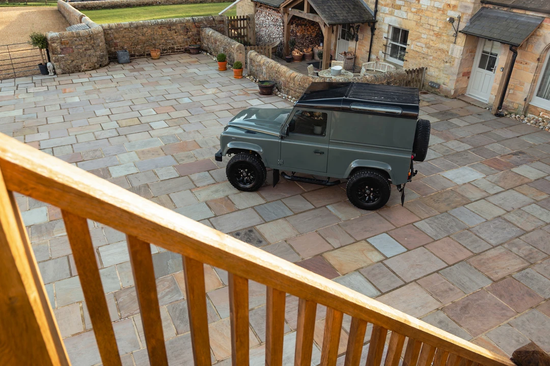 2015 Land Rover Defender 90 - Image 16 of 31