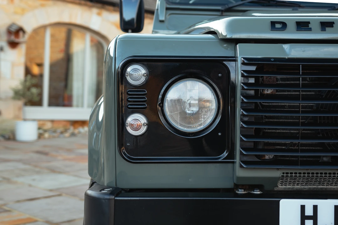 2015 Land Rover Defender 90 - Image 17 of 31