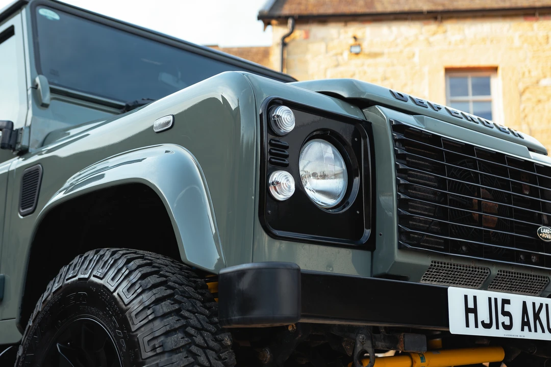 2015 Land Rover Defender 90 - Image 19 of 31
