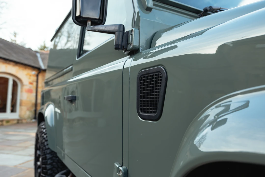 2015 Land Rover Defender 90 - Image 23 of 31