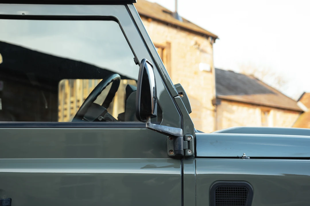 2015 Land Rover Defender 90 - Image 28 of 31