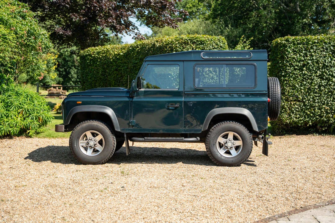 2015 Land Rover Defender 90 - Image 8 of 31