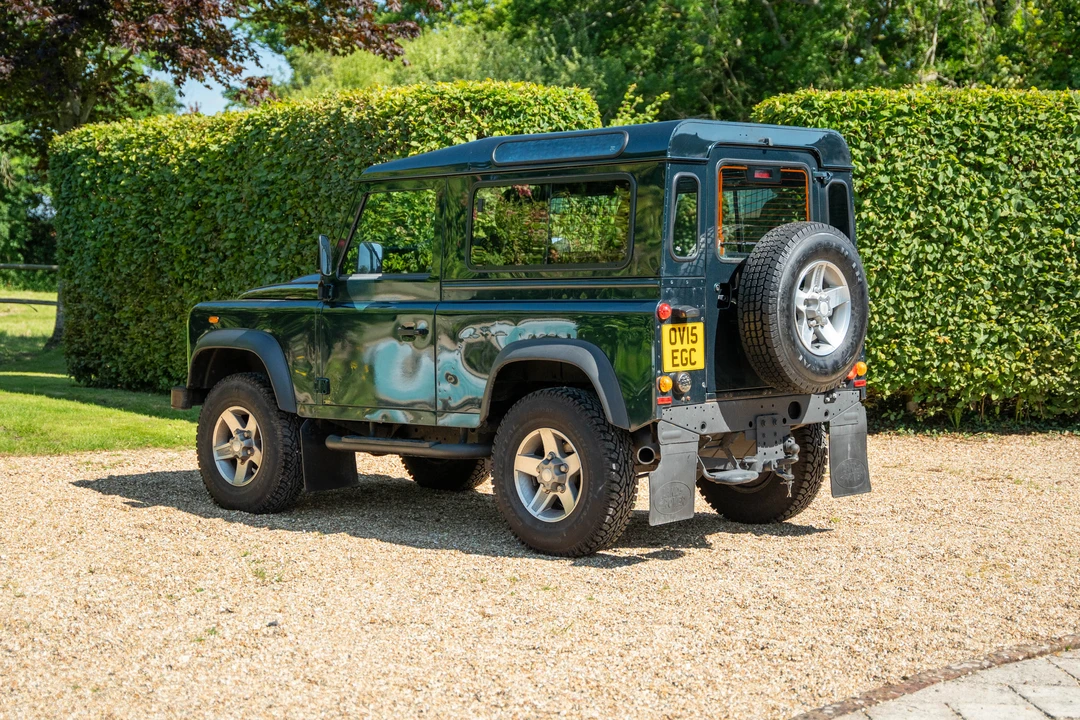 2015 Land Rover Defender 90 - Image 7 of 31