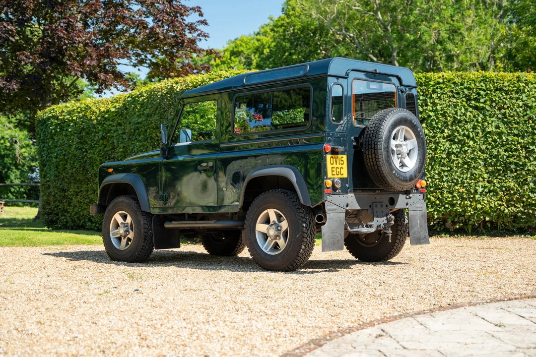 2015 Land Rover Defender 90 - Image 15 of 31