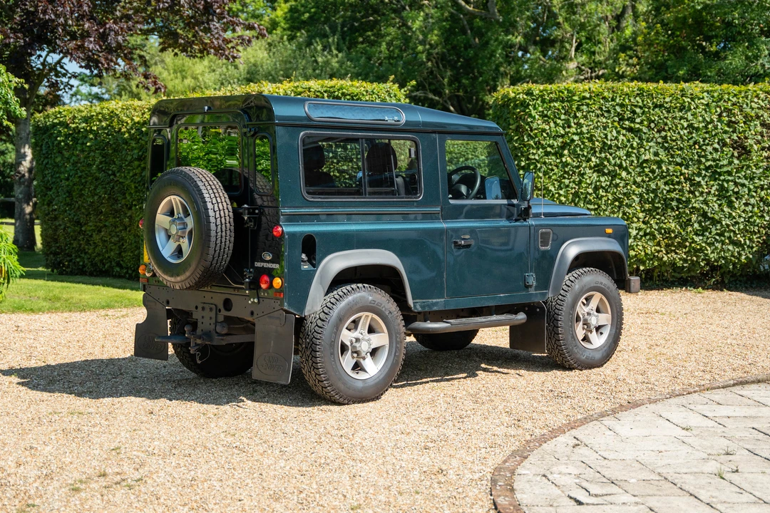 2015 Land Rover Defender 90 - Image 12 of 31