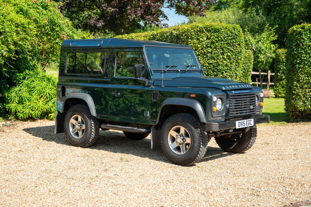 2015 Land Rover Defender 90 - Image 11 of 31