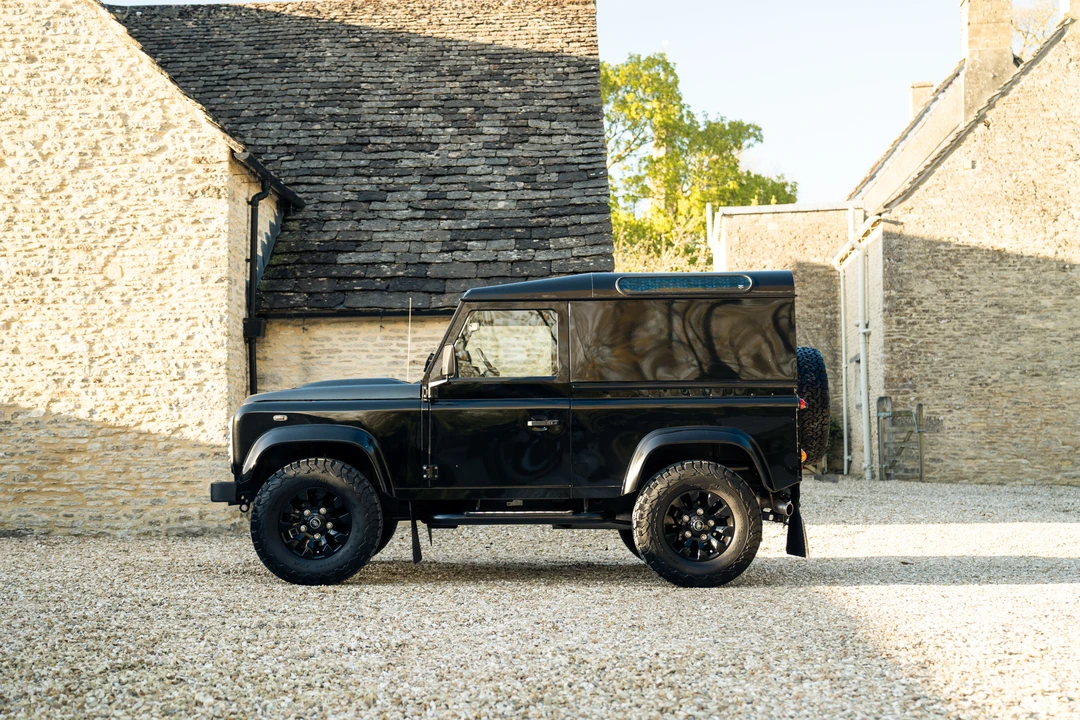 2015 Land Rover Defender 90 - Image 8 of 31