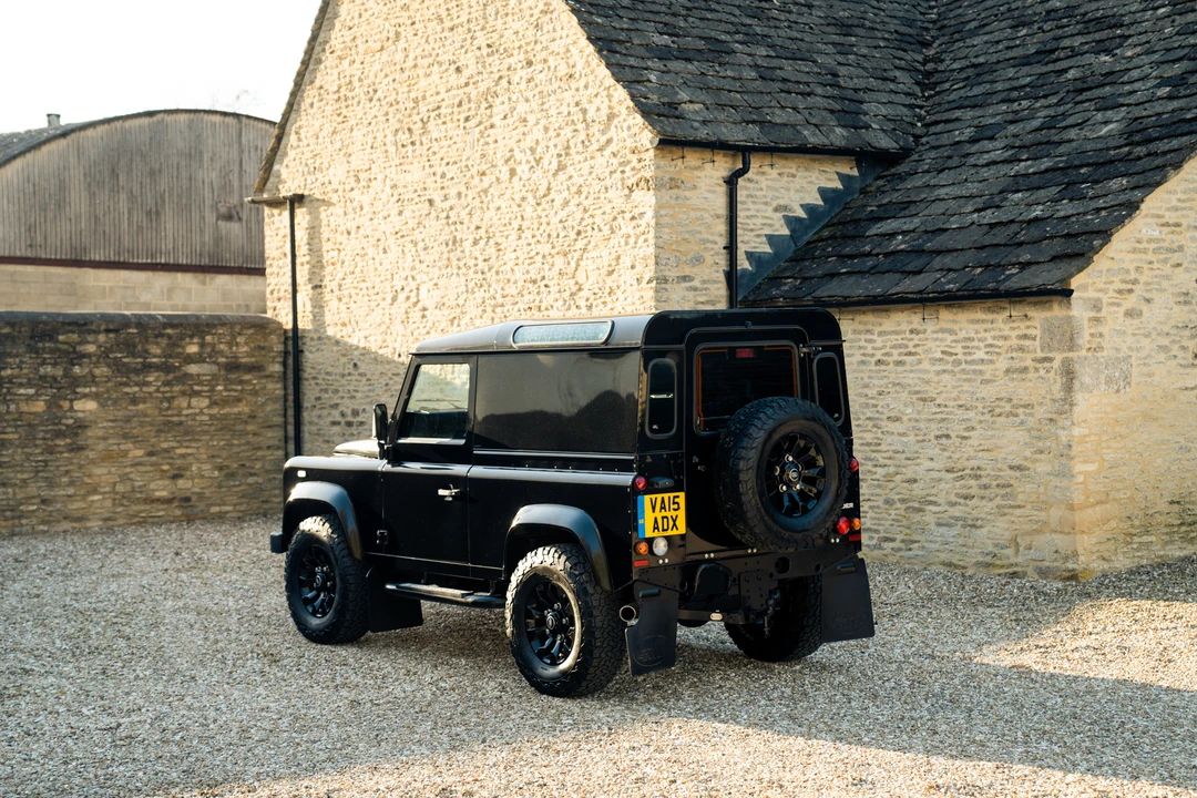 2015 Land Rover Defender 90 - Image 7 of 31