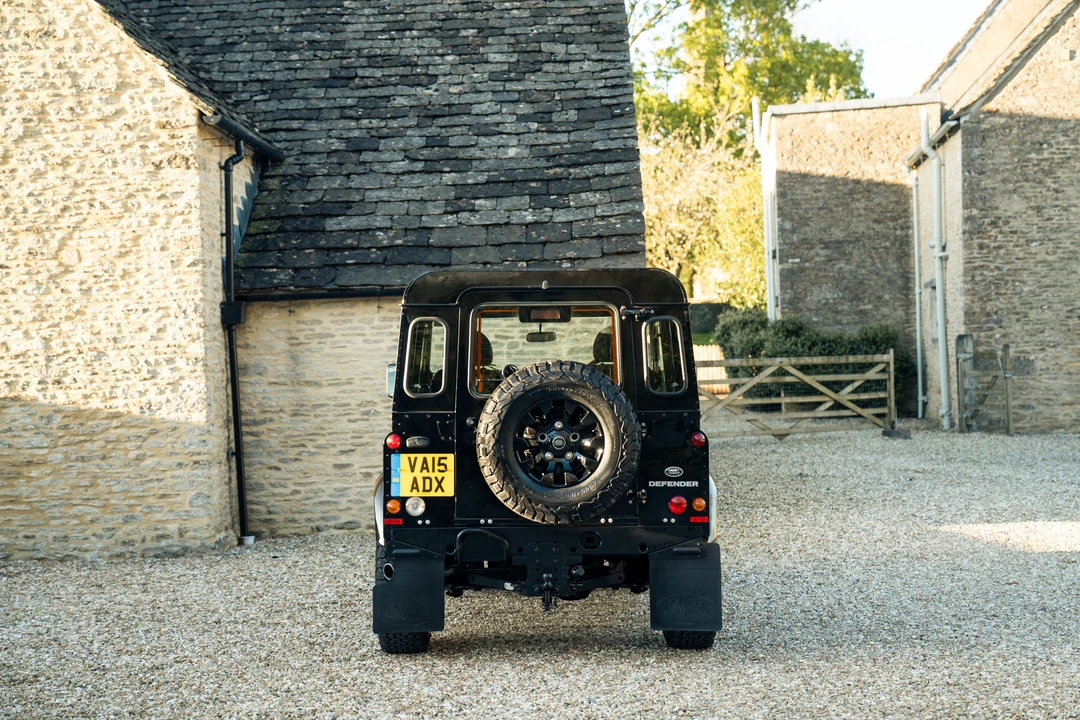 2015 Land Rover Defender 90 - Image 6 of 31