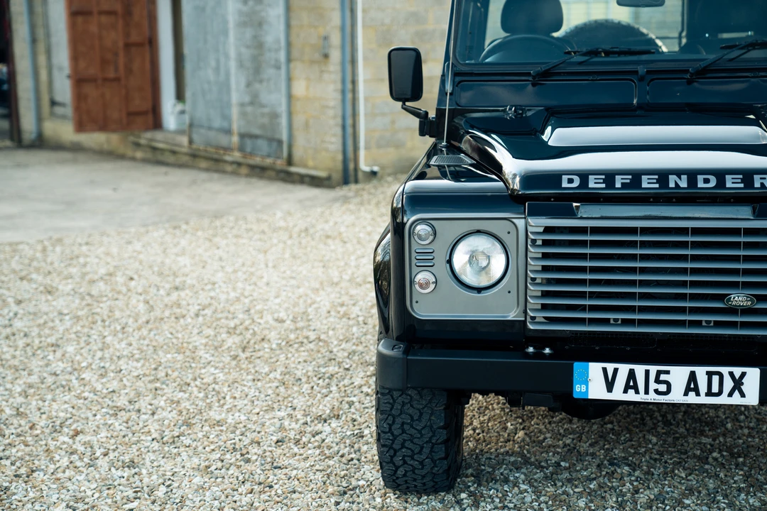 2015 Land Rover Defender 90 - Image 11 of 31