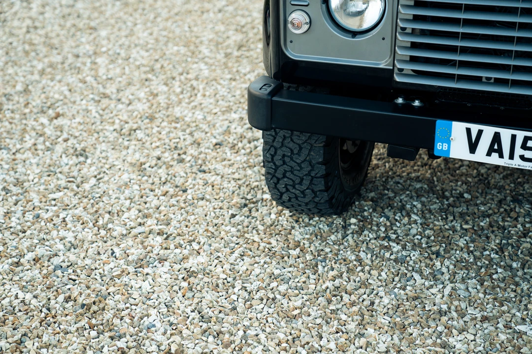 2015 Land Rover Defender 90 - Image 14 of 31