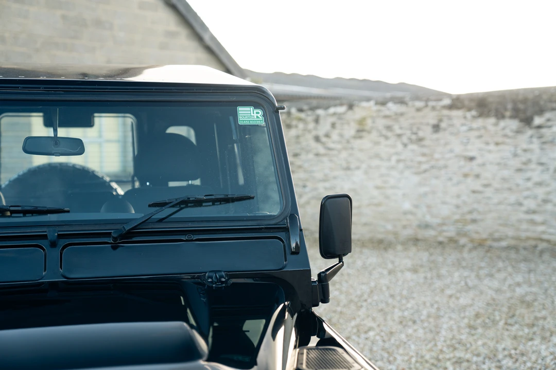 2015 Land Rover Defender 90 - Image 25 of 31
