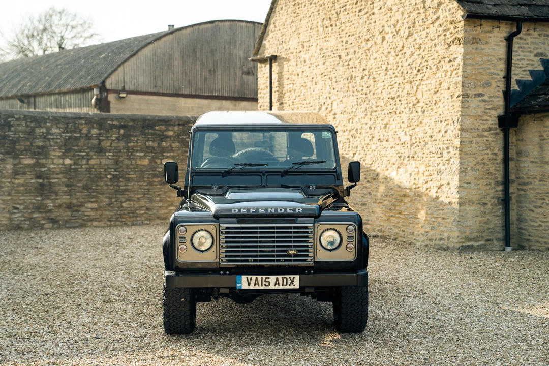 2015 Land Rover Defender 90 - Image 2 of 31