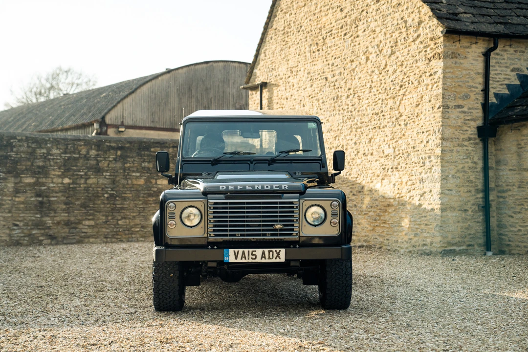 2015 Land Rover Defender 90 - Image 10 of 31
